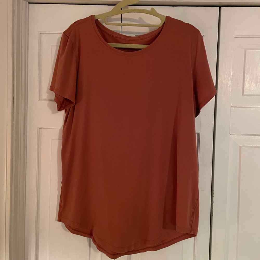 Lululemon short sleeve top in rust. Size 12. Good condition with no flaws.
